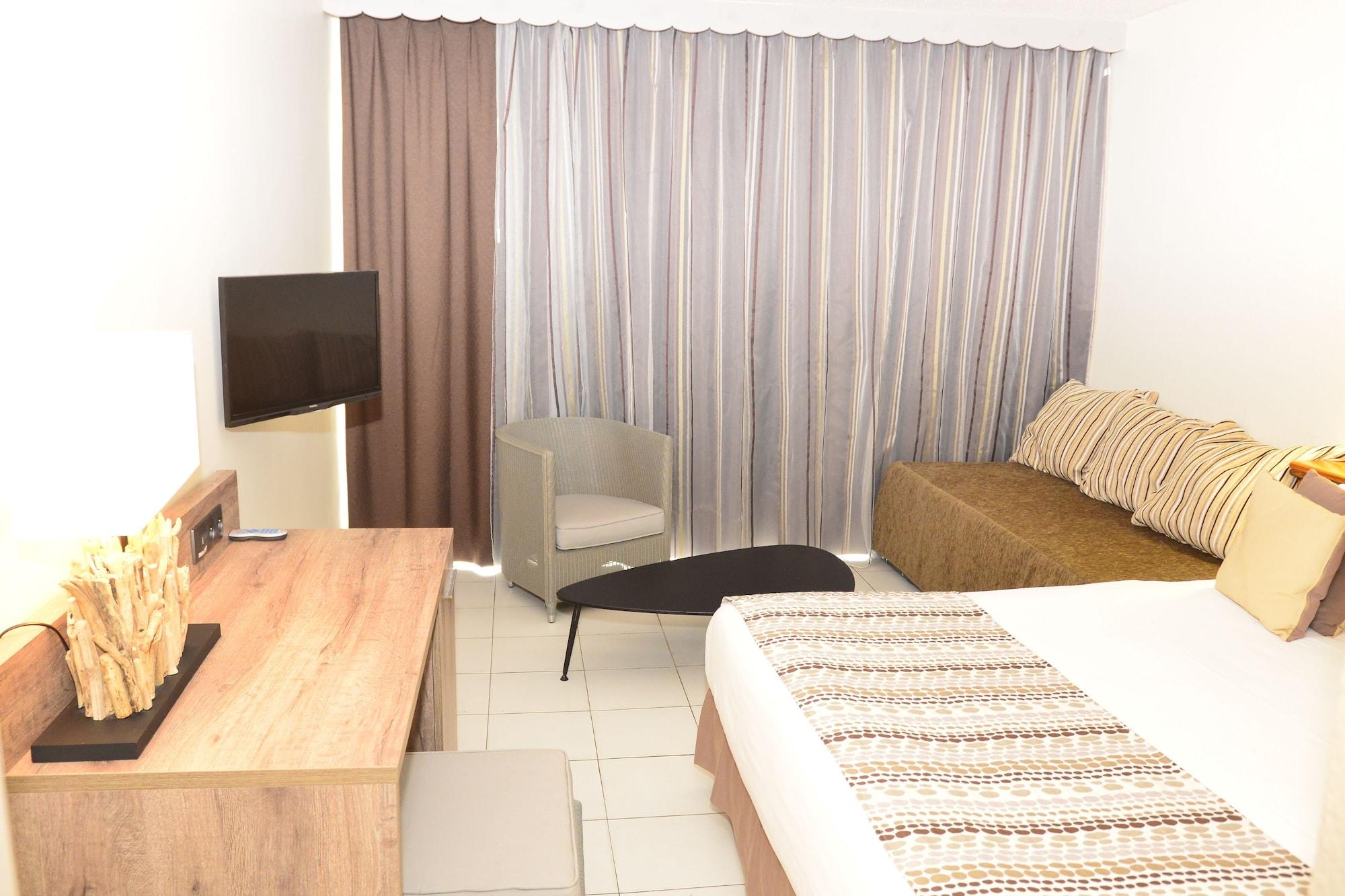 Hotel Fleur D'Epee เลอโกซิเยร์ ภายนอก รูปภาพ