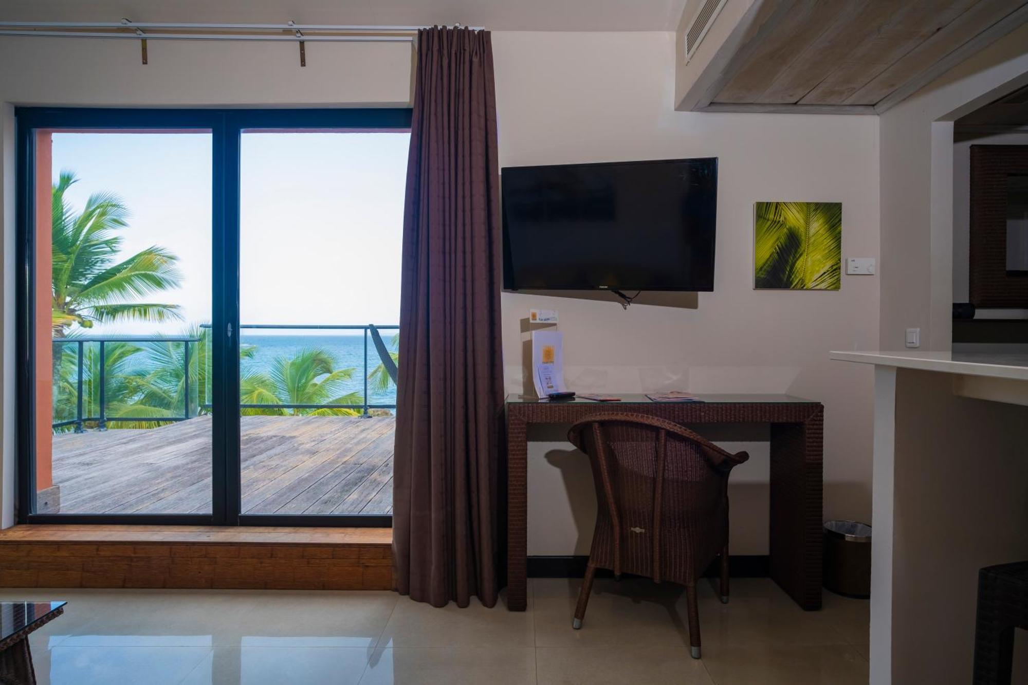 Hotel Fleur D'Epee เลอโกซิเยร์ ภายนอก รูปภาพ