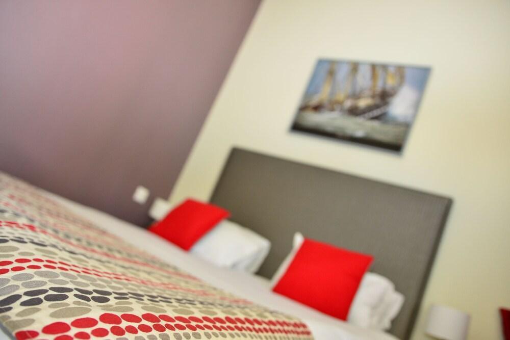 Hotel Fleur D'Epee เลอโกซิเยร์ ภายนอก รูปภาพ
